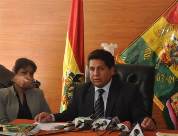 O presidente do Tribunal Constitucional Plurinacional, Ruddy Flores, anuncia o rechaço ao aborto na Bolívia (foto: TCP/divulgação)
