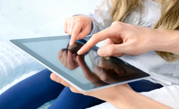 4 sites gratuitos para ajudar você e seus filhos com os estudos
