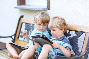 Uso de tecnologia por crianças: benefício ou perda da infância? Foto: Bigstock
