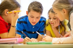 Antes de escolher a escola de seu filho, conheça 9 metodologias de ensino Crédito: Bigstock.