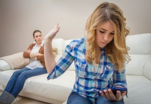 Como combater o afastamento dos filhos adolescentes Crédito: Bigstock