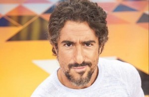 Depois de revelar conversão, Marcos Mion posta foto rezando com os filhos Instagram/Marcos Mion