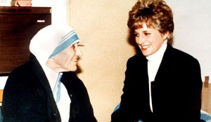 Santa e “empoderada”: como Madre Teresa se tornou uma das mulheres mais influentes do mundo Madre Teresa e a princesa Diana, em 1992.