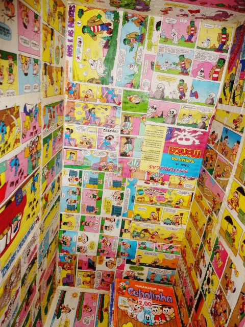 Gibiteca de caixa de papelão