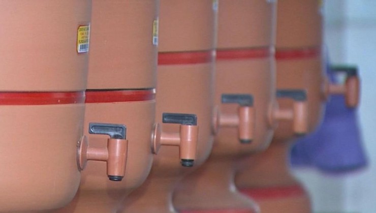 O melhor sistema de filtragem de água do mundo é o do filtro de barro ...