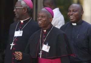 O futuro da Igreja Católica está na África, revelam estatísticas divulgadas pelo Vaticano Bispos africanos e um padre no Vaticano, em 2009. Foto: CNS/Paul Haring.
