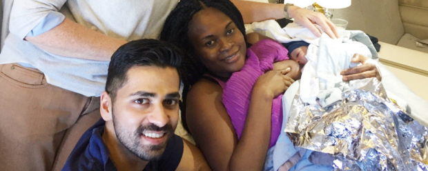 Sij Hemal e Toyin Ogundipe logo após o nascimento de Jake. Foto: Divulgação/Cleveland Clinic