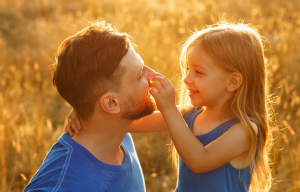 A importância do bom relacionamento entre pai e filha para o futuro da mulher Bigstock