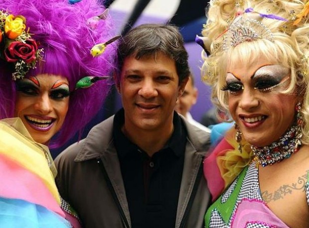 Haddad na 17ª Parada do Orgulho Gay, em São Paulo (foto: divulgação/Prefeitura de São Paulo).