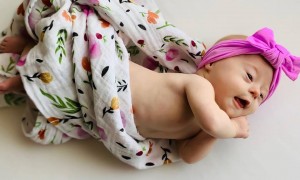 Um cromossomo a mais de amor: post fofo de mãe de bebê com síndrome de Down viraliza Reprodução/Facebook