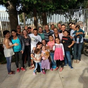 Mulher que adotou 7 crianças após viver nas ruas já é avó e agora pretende adotar mais 6 Arquivo Pessoal