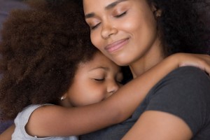 9 rotinas familiares para criar crianças mais gentis Bigstock