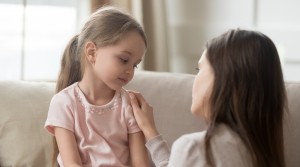 Qual a importância das crianças entenderem por que estão sendo corrigidas Bigstock