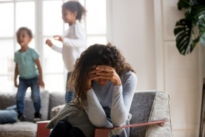 3 maneiras de lutar contra as culpas da maternidade Bigstock