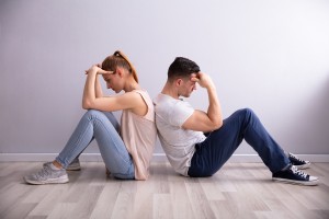 Não se acomode! Como sair do piloto automático no casamento Bigstock