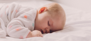 Como desenvolver bons hábitos de sono em seus filhos Dakota Corbin/Unsplash