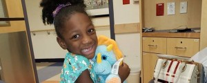 Menina de 6 anos, com paralisia cerebral, dá os primeiros passos sozinha e emociona família Reprodução/Facebook