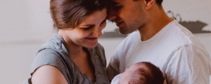 Os filhos chegaram. Como fica o relacionamento entre marido e mulher? Kelly Sikkema/Unsplash