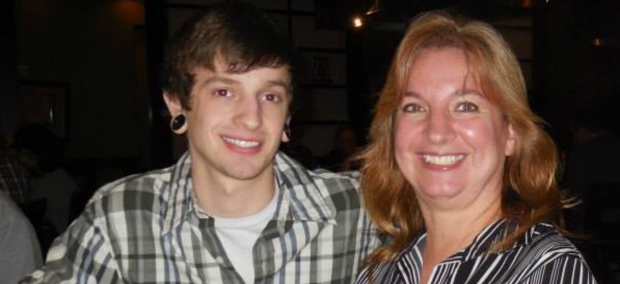 MaryBeth Moore Zocco e seu filho Ryan Moore. | Facebook/The FRoM Project